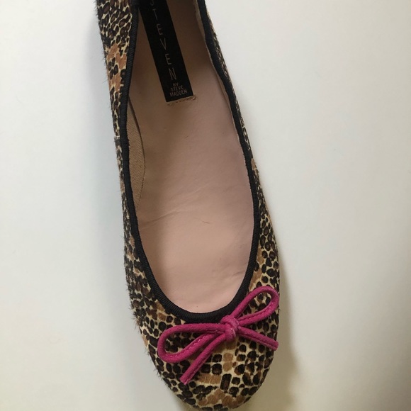 SOLD [Steve Madden] “Mitzie” Beige Print Flats Sz 8M - Picture 9 of 9